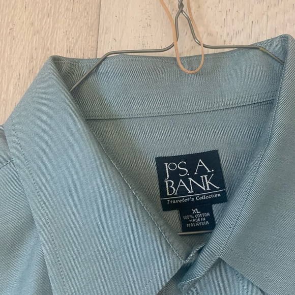 Jos A Bank Men’s Buttondown - Picture 2 of 2
